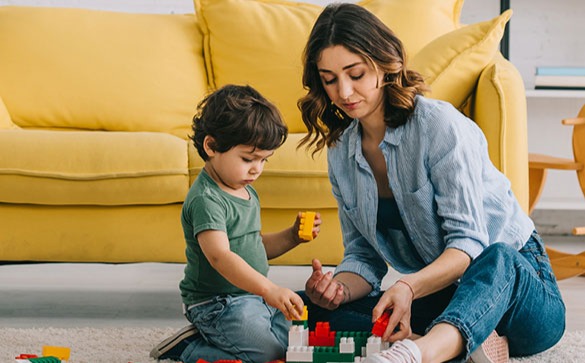 Garde d'enfants réalisant une intervention
